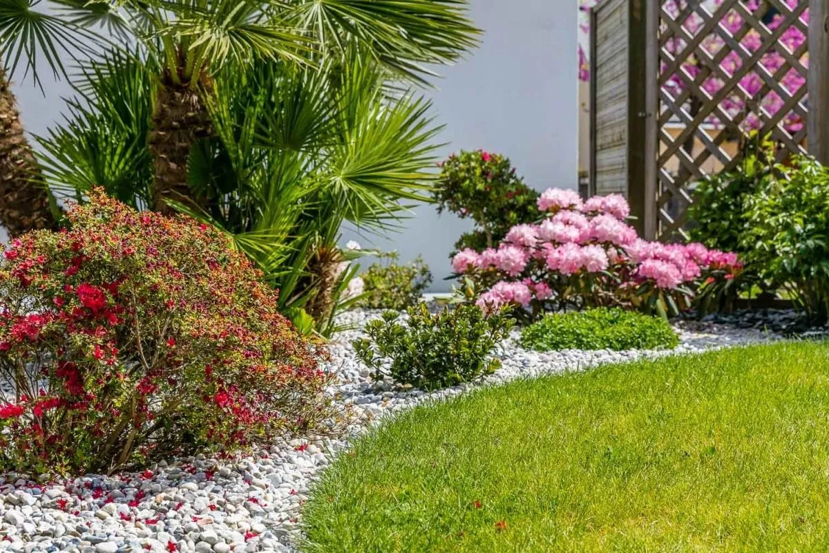 Crea Bati Jardin Paysagiste A Rennes Massifs Rocailles Allees 8